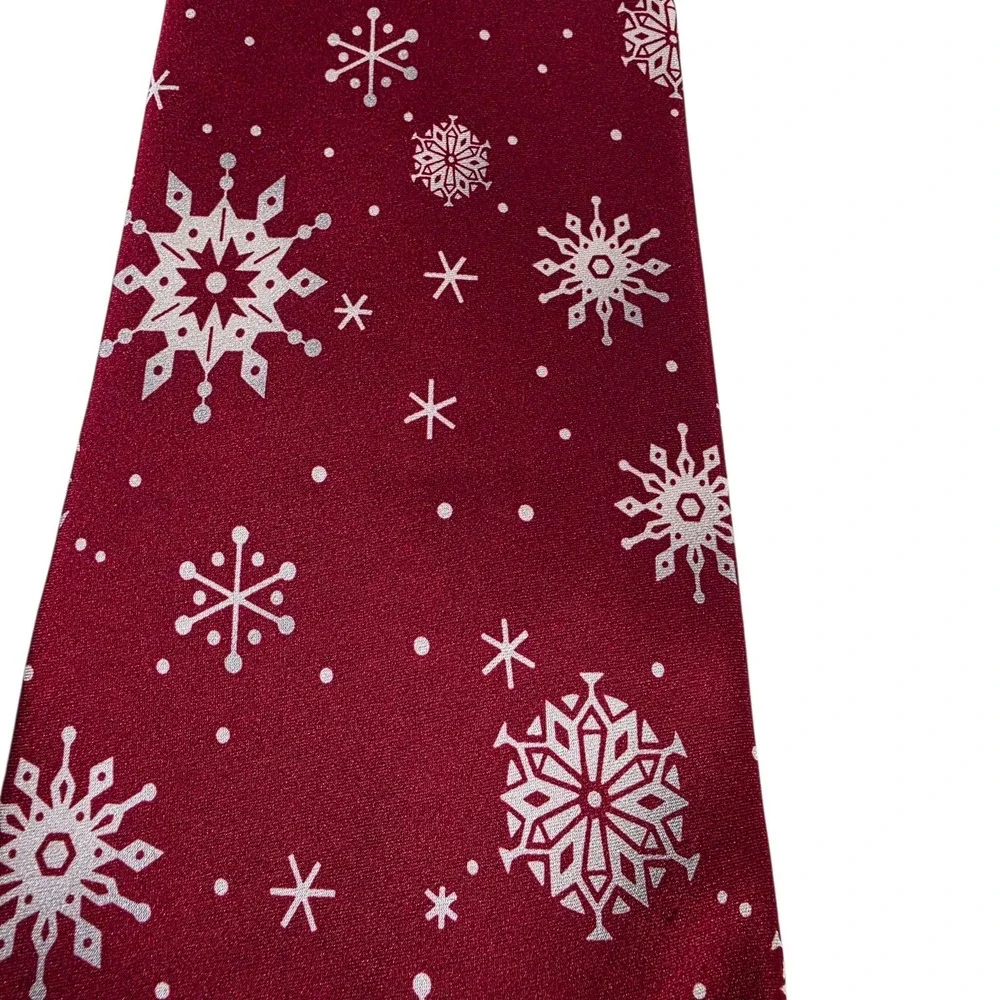 Holiday Traditions Hallmark Snowflake Silk Necktie Red‎ Men's Christmas